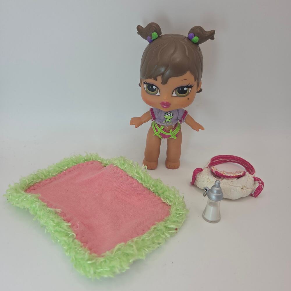 Vintage 2004 Bratz Babyz Yasmin Doll with Outfit Blanket Bottle & Diaper Bag